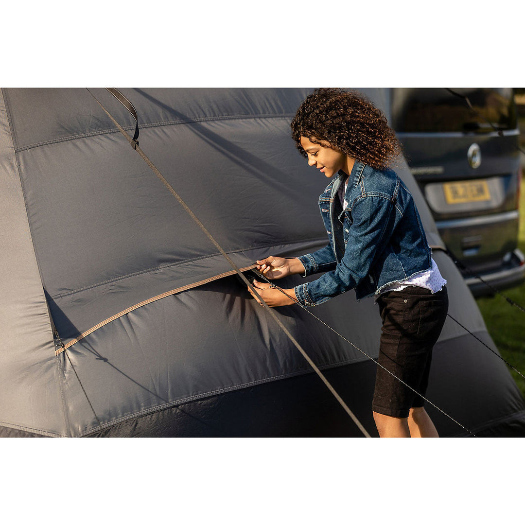 Coleman Journeymaster Deluxe Air L BlackOut Drive-Away